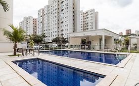 Flats Praia Uberlandia - Apt próximo ao Praia Clube - Area de lazer com Portaria 24 horas, piscina, academia, brinquedoteca, churrasqueira e áreas verdes para caminhadas